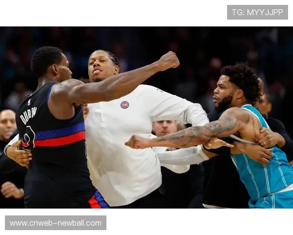 活塞黄蜂冲突第三节爆发大规模斗殴杜伦斯图尔特等四人被驱逐